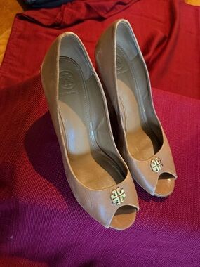 Tory Burch Jolie Peep Toe Wedge in Royal Tan